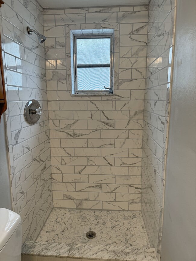 Building Photo - 5714 Chipper Dr