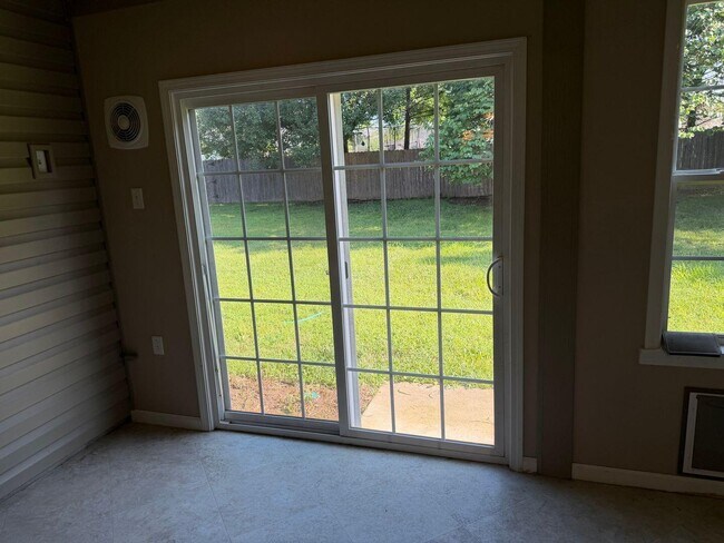 Building Photo - 509 Amazon Dr