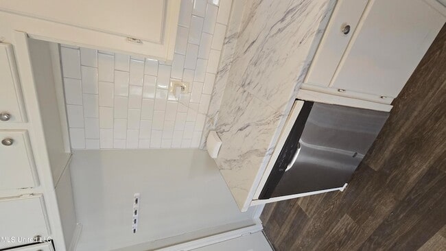 Building Photo - 512 Woodward Ave