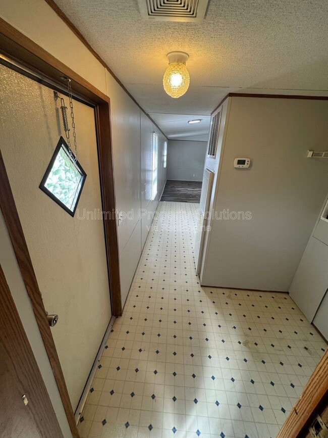 Building Photo - 9499 Wendi Dr NE