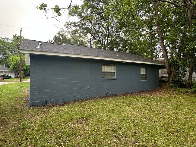 Building Photo - 1207 Bay Ave