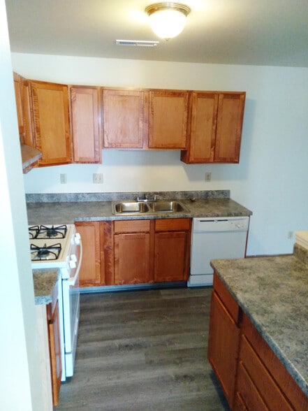 Capitol Pointe Kitchen - Capitol Pointe Apartments