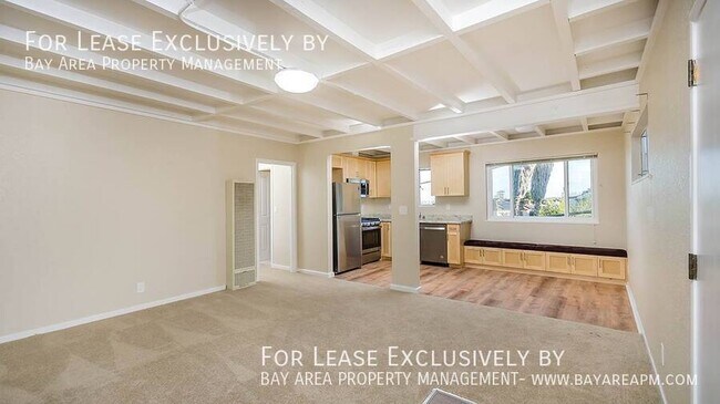 Building Photo - 286 Elm St