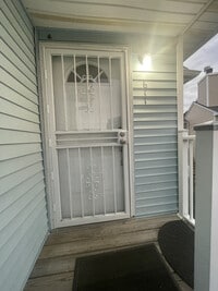 Building Photo - 611 Bluff Ct