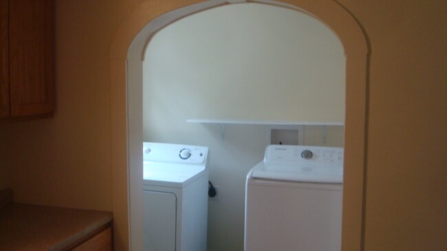 Building Photo - 818 Amesbury Rd