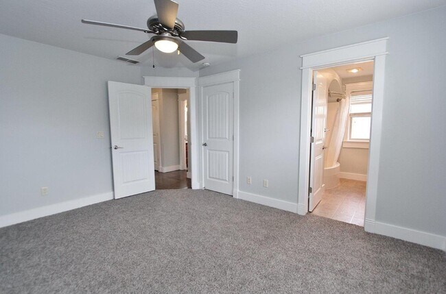 Building Photo - Adorable Craftsman Style Home