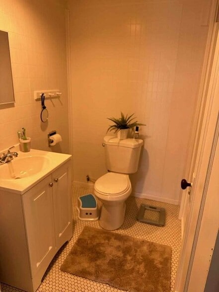 Building Photo - 800 Grand Ave