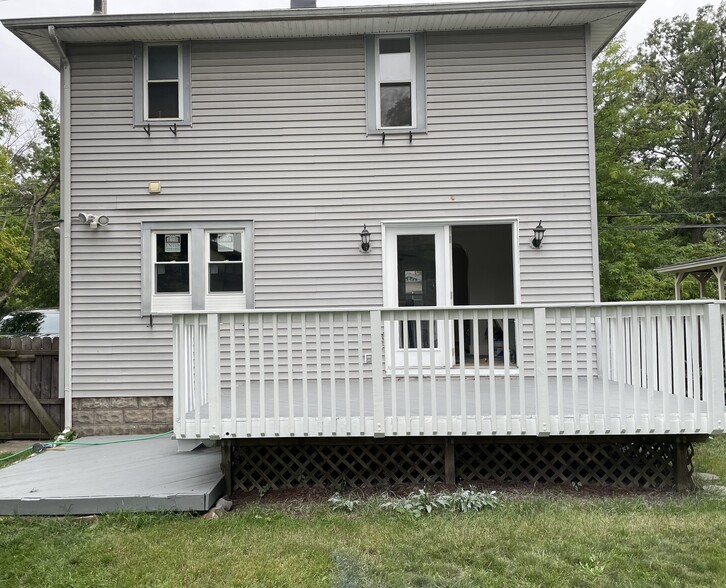 Spacious Deck - 1269 Boston St SE