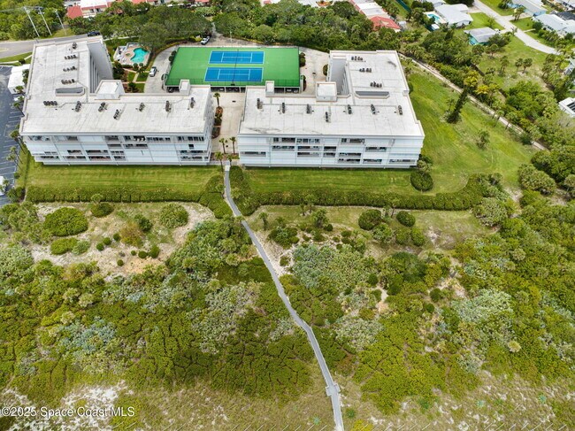 Building Photo - 8700 Ridgewood Ave