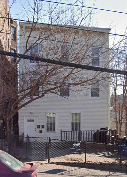 Building Photo - 10 Locust Hill Ave