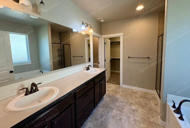 Building Photo - 60868 SE Sweet Pea Dr