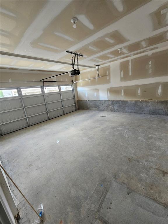 Building Photo - 2460 Ravencliff Dr