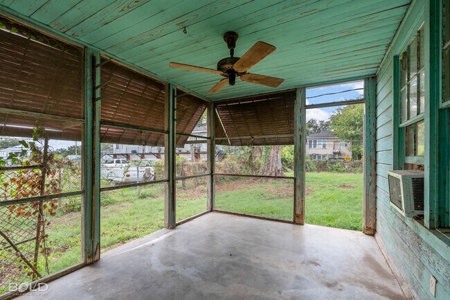 Building Photo - 217 Boulevard Pl