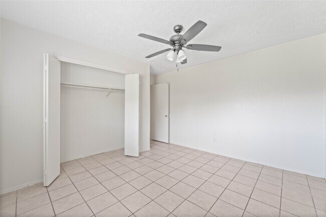 Building Photo - 9811 Mill Shadow Dr