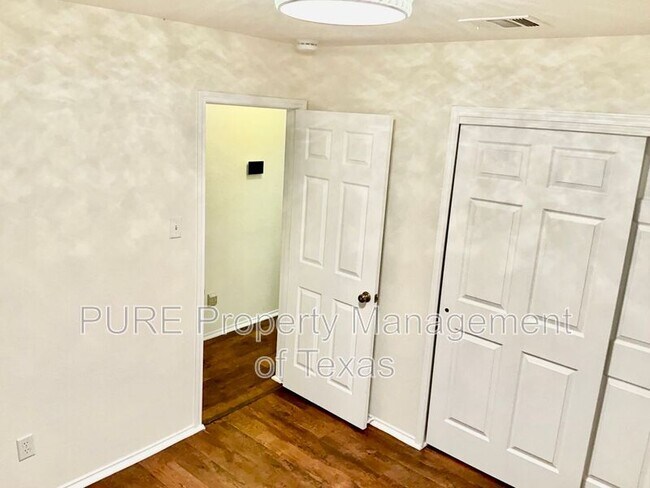 Building Photo - 2306 Kuykendall Dr
