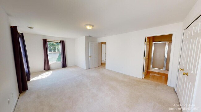 Building Photo - 2802 S Knightsbridge Cir