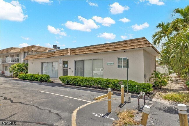Building Photo - 1830 Maravilla Ave