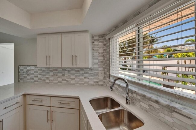 Building Photo - 1492 Sea Gull Dr S