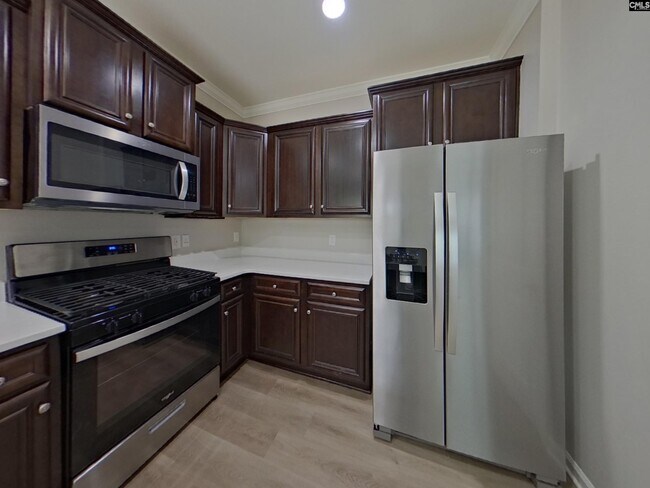 Building Photo - 326 Fairford Rd