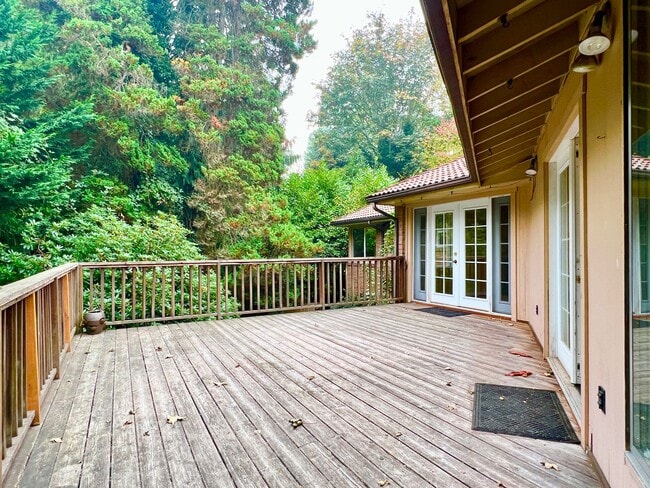 Building Photo - 10340 Fischer Pl NE