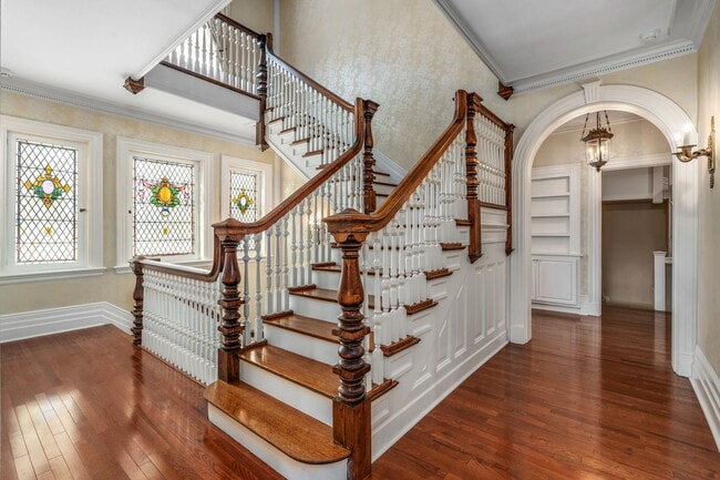 Building Photo - 5135 Ellsworth Ave