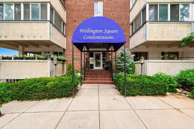 Building Photo - $1,095.95, 1 bed, 1 bath, located in Denver with a gorgeous sunroom