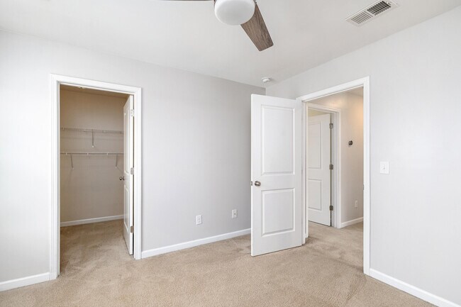 Building Photo - 865 Cormier Dr
