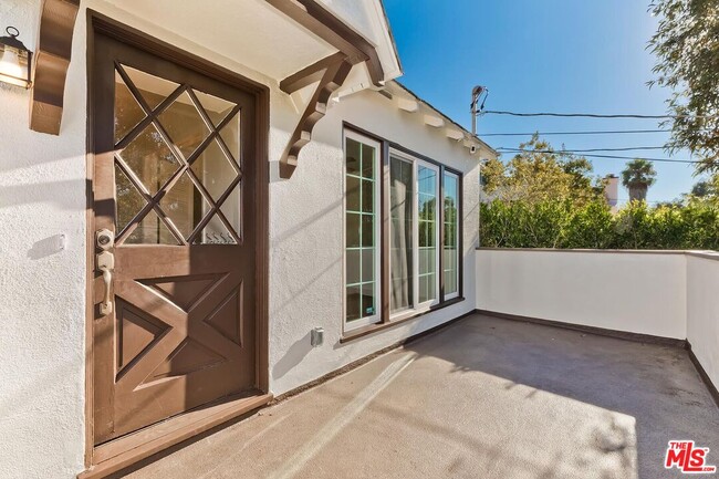 Building Photo - 406 Entrada Dr