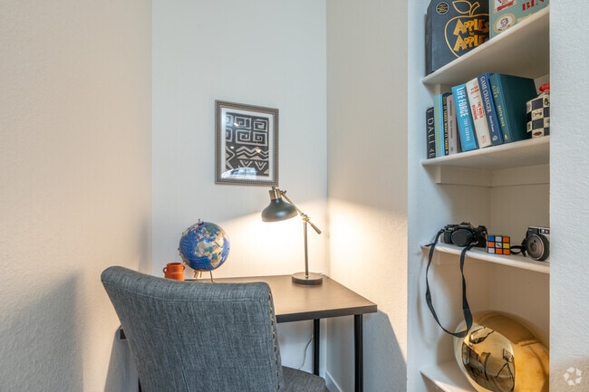 1BR, 1BA - 771SF - Working Area - The Edge at Mt. Shadows