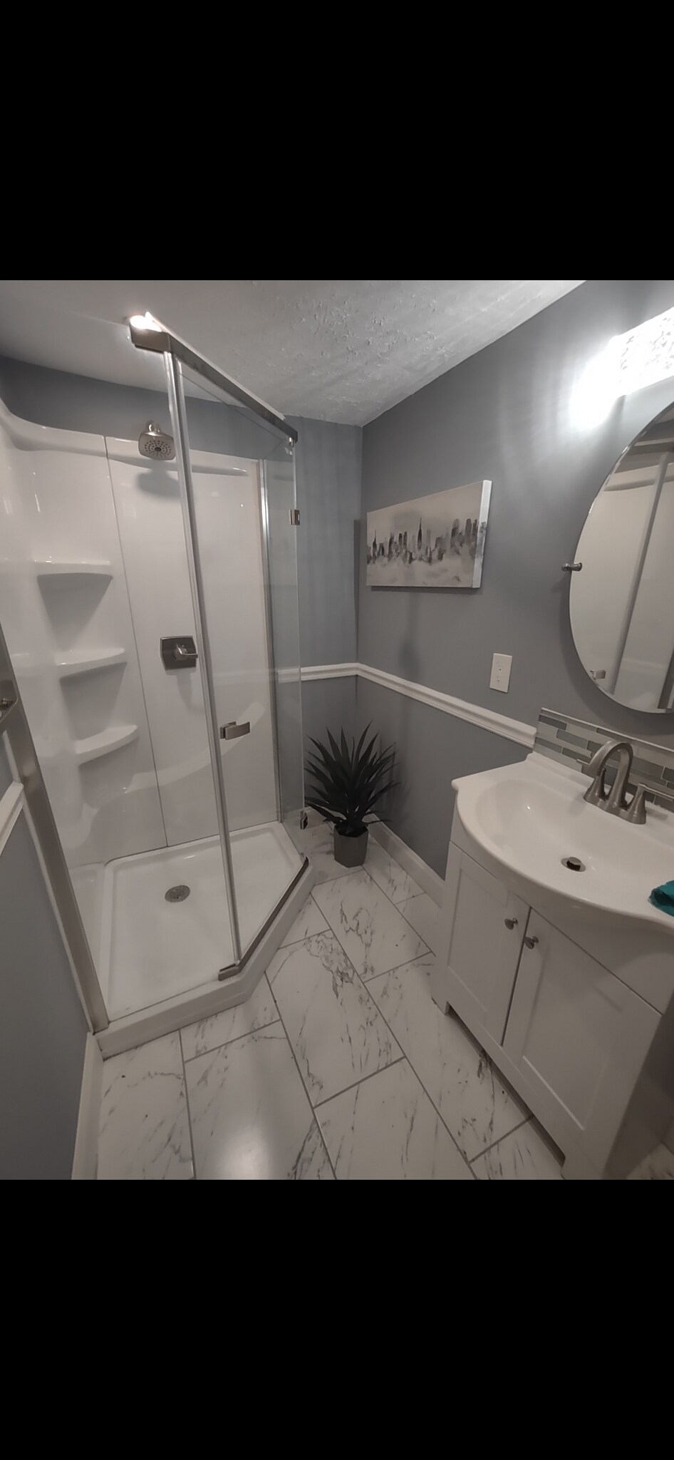 Building Photo - Room in House on New Crossing Trail E