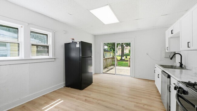 Building Photo - 1221 Wefel St