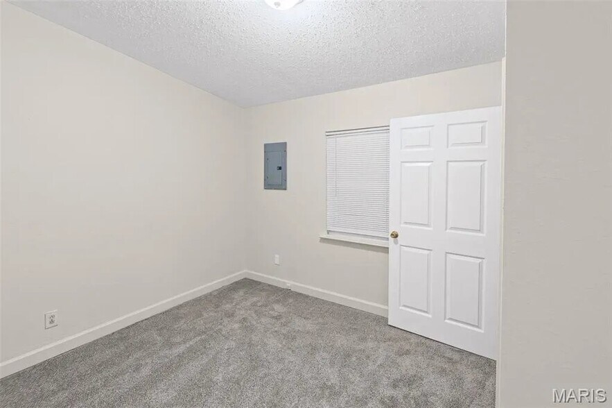 Building Photo - 502 St Thomas Ln