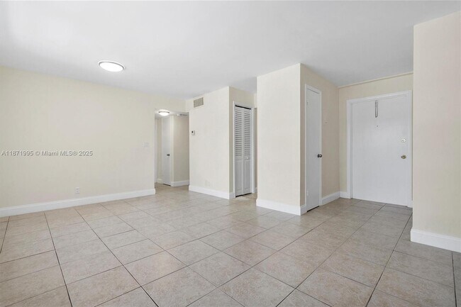 Building Photo - 1715 N 16th Ave