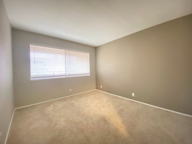 Building Photo - 1 Bedroom 1 Bathroom Condo in Fremont Avai...