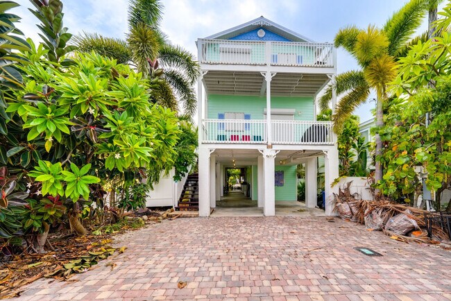 Building Photo - 31 Palm Dr