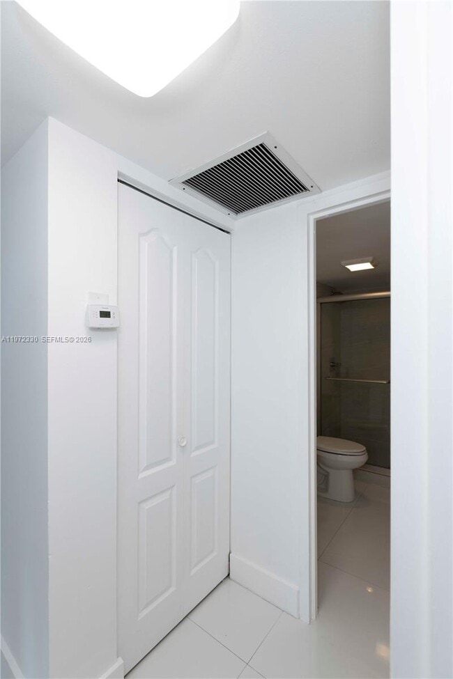 Building Photo - 100 Bayview Dr