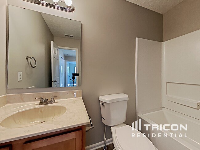 Building Photo - 644 Scotch Pine Dr