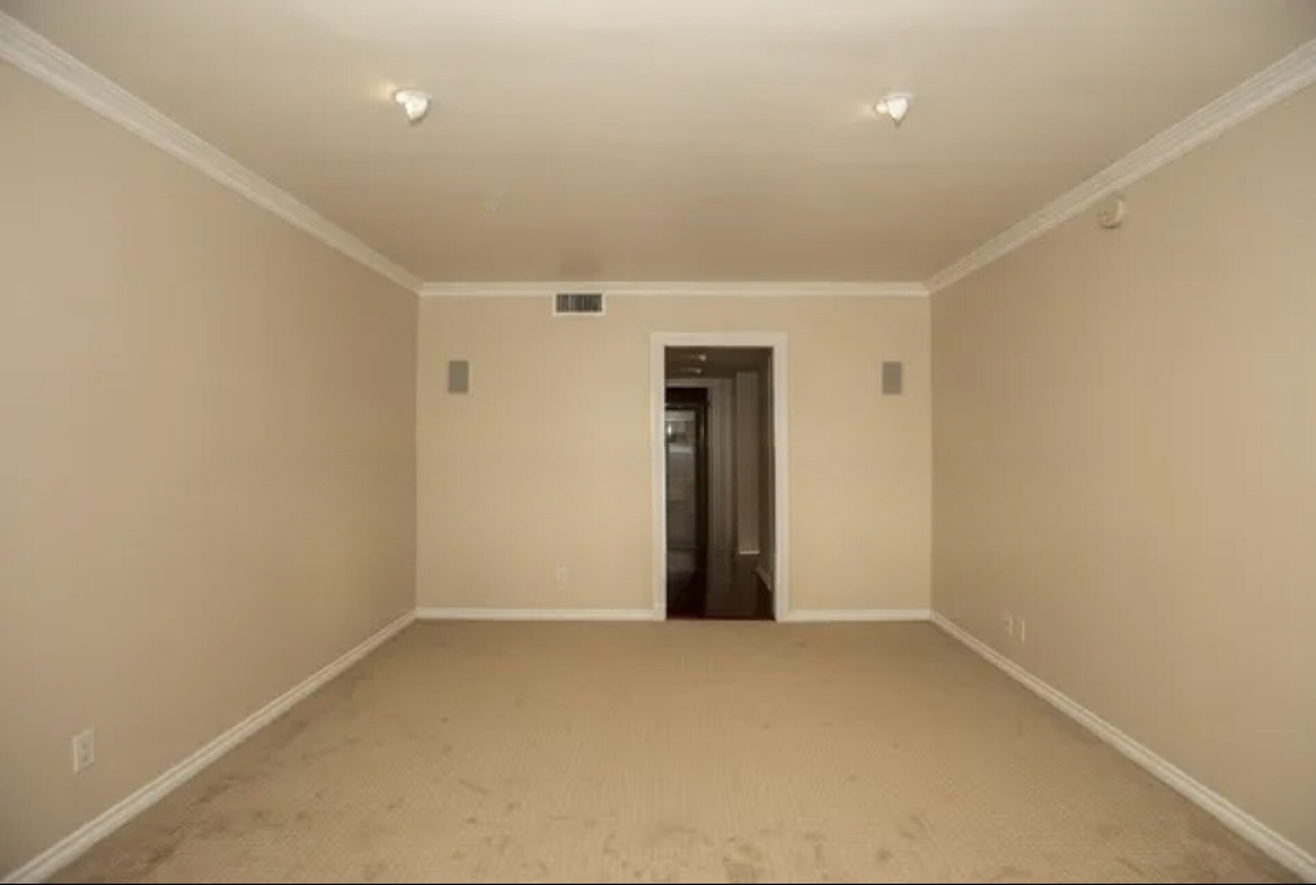 Master Bedroom Hallway - 11970 Montana Ave