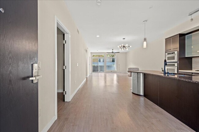 Building Photo - Serene Resort Community, 2 bd, 2 bth, 2 Story Gym, Rooftop Deck, 4 Pools