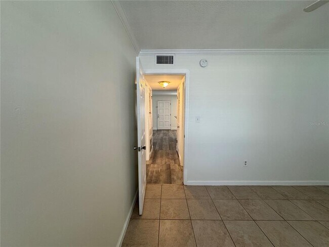 Building Photo - 5306 W Kennedy Blvd