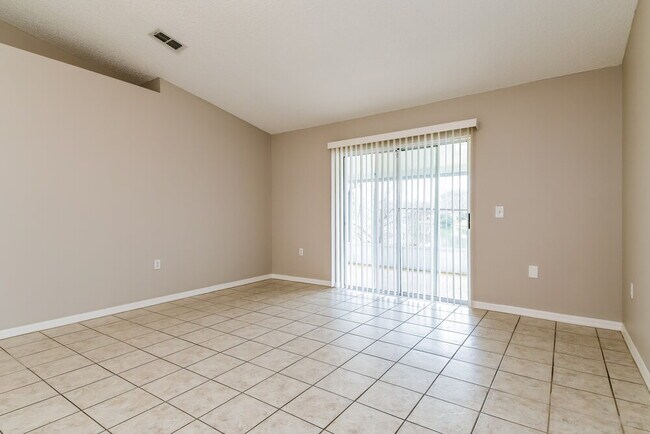 Building Photo - 65 Reeding Ridge Dr W