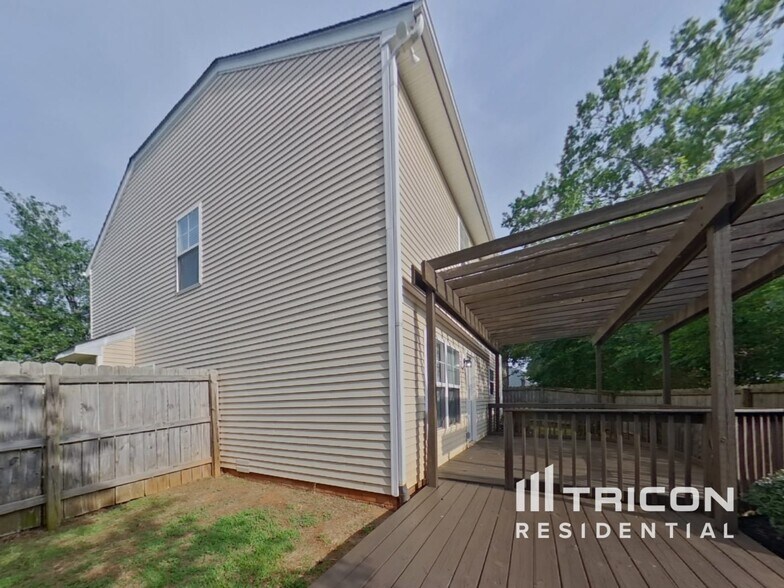 Building Photo - 807 Sinclair Dr