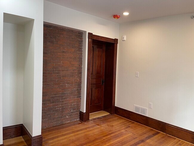 Building Photo - 41 Summer St