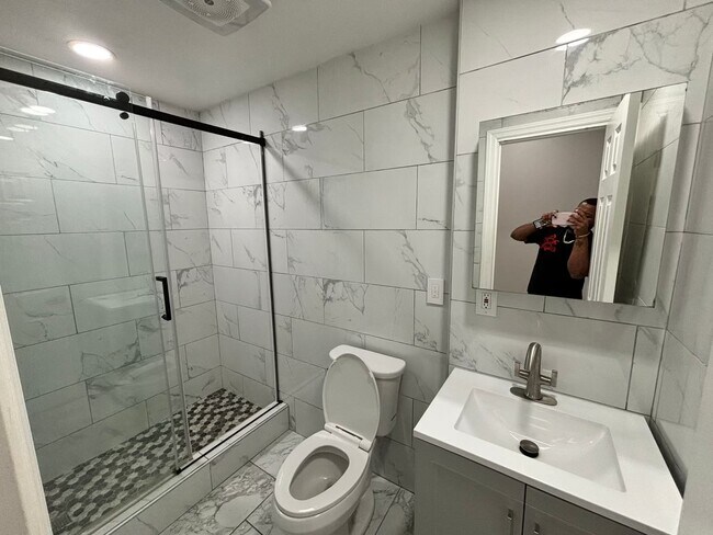 Building Photo - 131 Alexander Ave