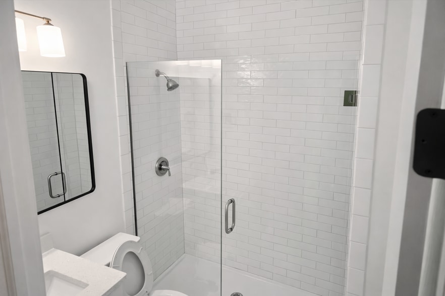 Building Photo - 1533 N Western Ave