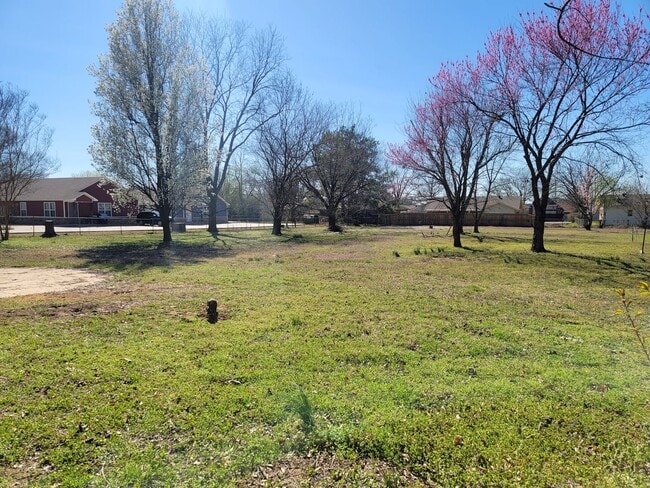 Building Photo - Newly Remodeled 3 Bedroom/2 Bath Home In V...