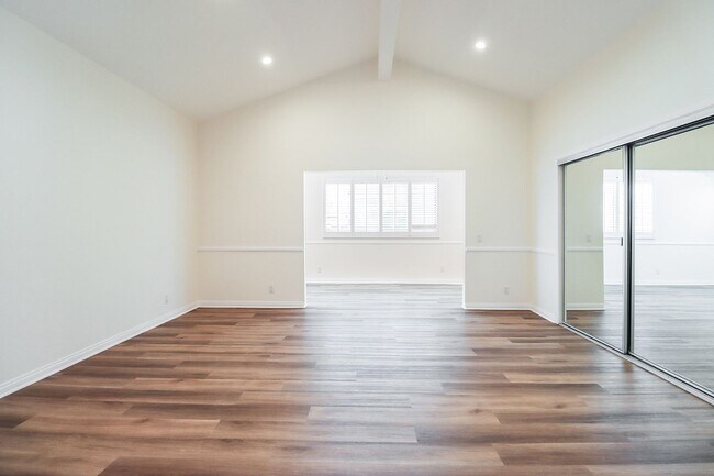 Building Photo - Tarzana 4BR w/downstairs bed + bath, POOL + basketball hoop!