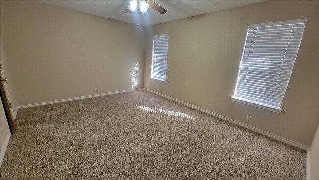 Building Photo - Discover this inviting 3 bedroom, 2 bathroom rental nestled in Cleburne, Texas, offering a spacio...