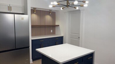 Building Photo - Great Home For RWJMS/Rutgers Students * Walk to New Brunswick/Highland Park Nightlife * All Utili...