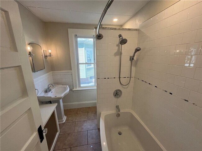 Building Photo - 224 Rochambeau Ave